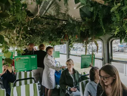 Eventy w środkach transportu miejskiego.