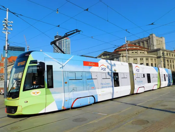 PGE - megatram - całościowe oklejenie tramwajów